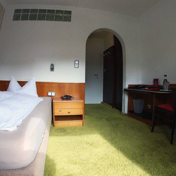 Hotel Almrausch in Bad Reichenhall - Ihr 3 Sterne Hotel im Süden Bayerns - Zimmer Einzelzimmer 16 im Rosenhaus Innenaufnahme