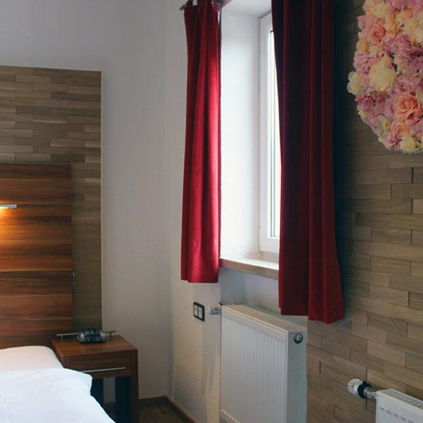 Hotel Almrausch in Bad Reichenhall - Ihr 3 Sterne Hotel im Süden Bayerns - Zimmer Einzelzimmer Komfort 9 Innenaufnahme