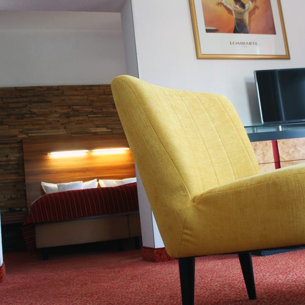 Hotel Almrausch in Bad Reichenhall - Ihr 3 Sterne Hotel im Süden Bayerns - Zimmer Suite 8 Innenaufnahme